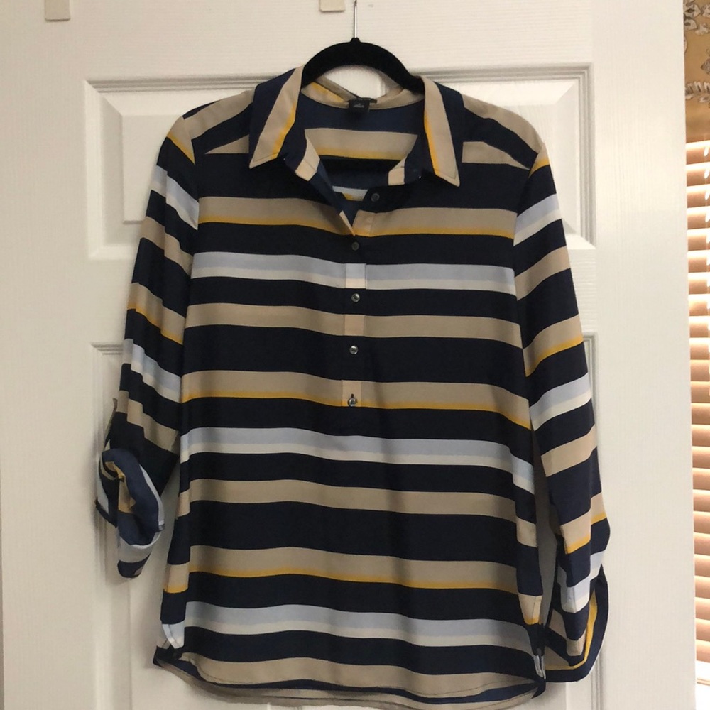 Cute Ann Taylor top!